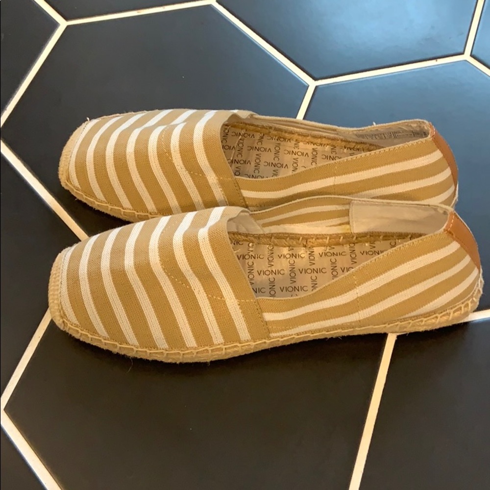 Women’s Flats.